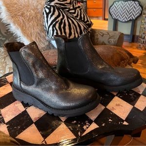 Pewter metallic fly London salv (Chelsea boot)